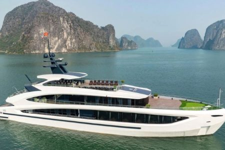 Ăn tối trên du thuyền Taliya